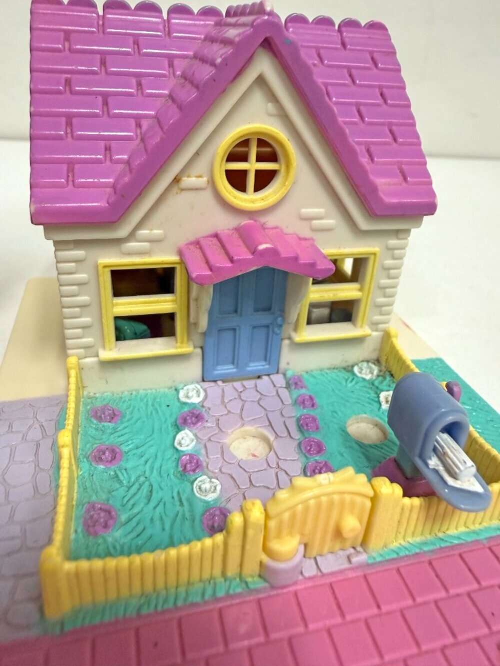 Vintage Polly Pocket Cozy Cottage - Picture 3 of 14